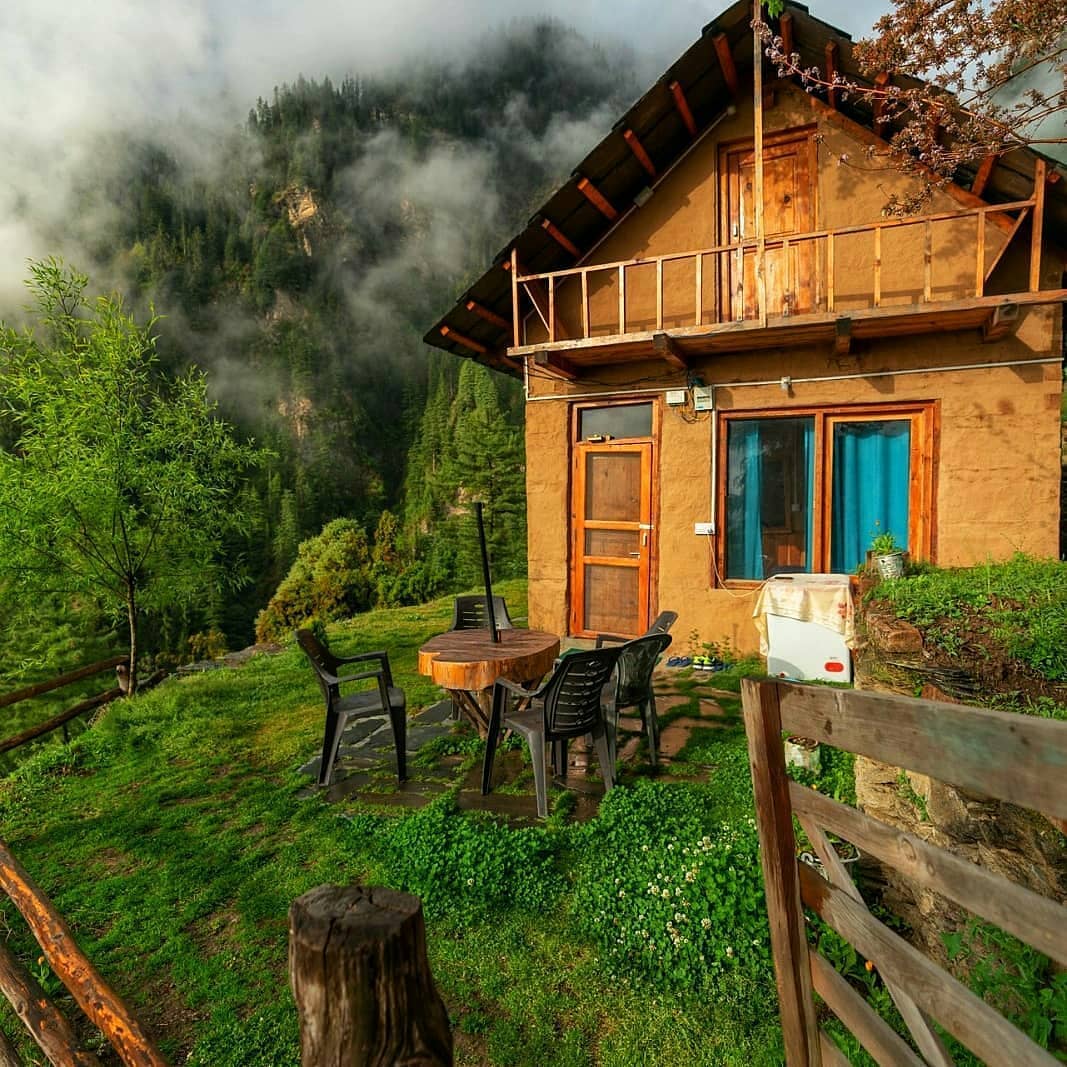jibhi tree house himachal pradesh
